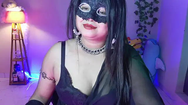 Red Heart  online show from June 26, 2026, 10:37 pm
