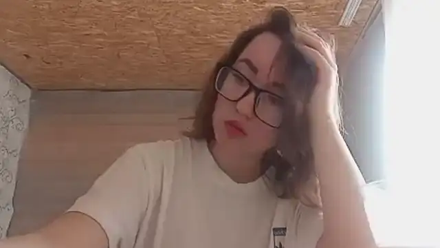 Snapshot of OliviaMoment chatting on June 12, 2026, 10:13 am OliviaMoment online show from June 12, 2026, 10:13 am