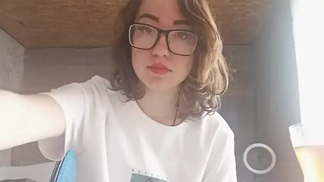 Snapshot of OliviaMoment chatting on June 21, 2026, 8:09 am OliviaMoment online show from June 21, 2026, 8:09 am