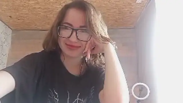 Snapshot of OliviaMoment chatting on June 13, 2026, 9:18 am OliviaMoment online show from June 13, 2026, 9:18 am