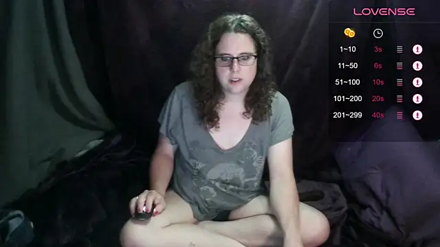 Snapshot of emilymts chatting on July 15, 2026, 9:44 pm emilymts online show from July 15, 2026, 9:44 pm