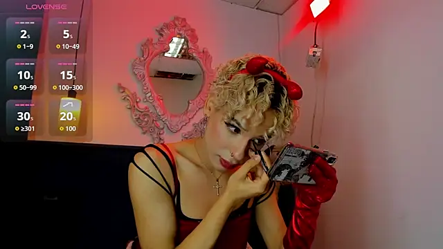 valentinee xo online show from June 10, 2026, 5:41 am