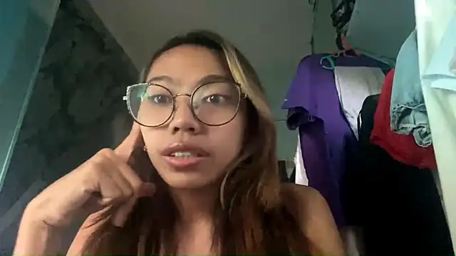 Elarisserose online show from June 9, 2026, 12:00 am