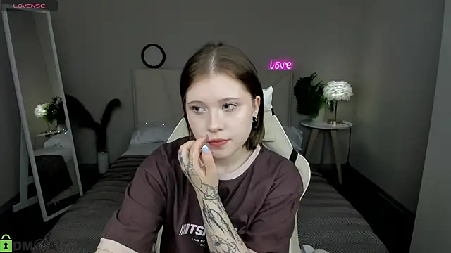 Kylie-Voss online show from July 8, 2026, 2:57 am