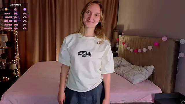 JenevaLitalien online show from June 7, 2026, 6:24 pm