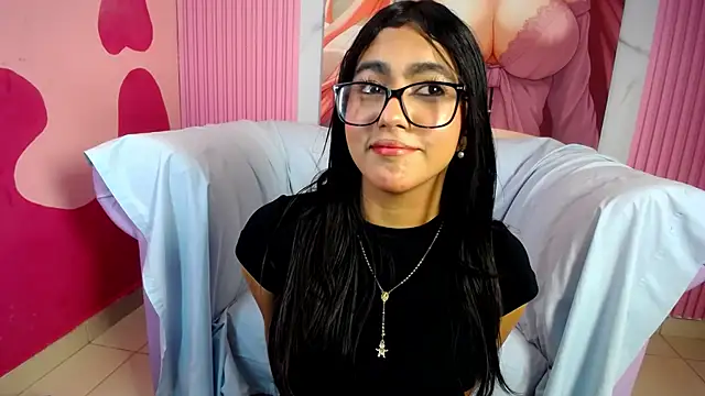 Holly Watson  online show from July 3, 2026, 9:54 pm