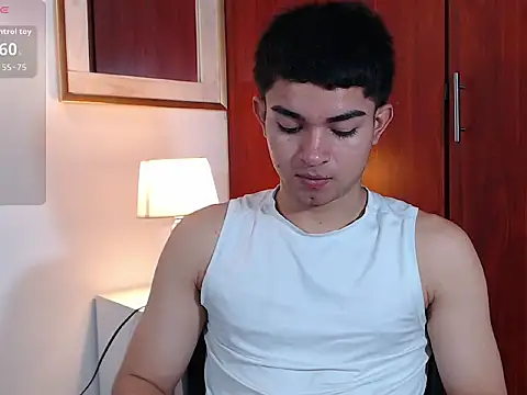Snapshot of simon__lambert chatting on June 23, 2026, 7:23 pm simon lambert online show from June 23, 2026, 7:23 pm