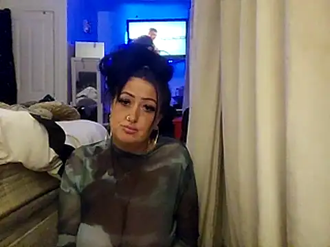 Snapshot of Angeldevlin81 chatting on June 15, 2026, 12:22 am Angeldevlin81 online show from June 15, 2026, 12:22 am