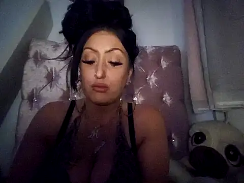 Snapshot of Angeldevlin81 chatting on June 17, 2026, 10:19 pm Angeldevlin81 online show from June 17, 2026, 10:19 pm