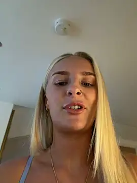 Snapshot of Millymae_ chatting on July 2, 2026, 6:36 pm Millymae online show from July 2, 2026, 6:36 pm