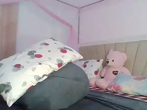 Xannaxx  online show from July 13, 2026, 3:33 pm