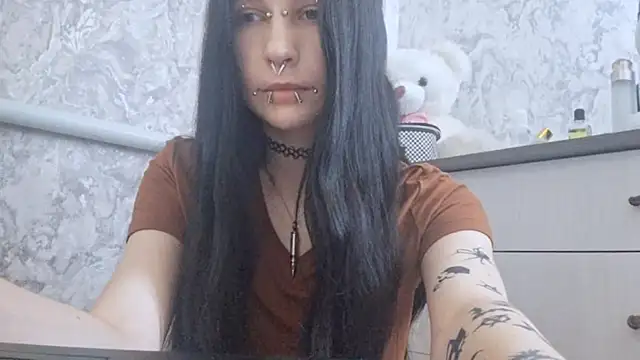 KrissyHiott online show from June 21, 2026, 4:29 am