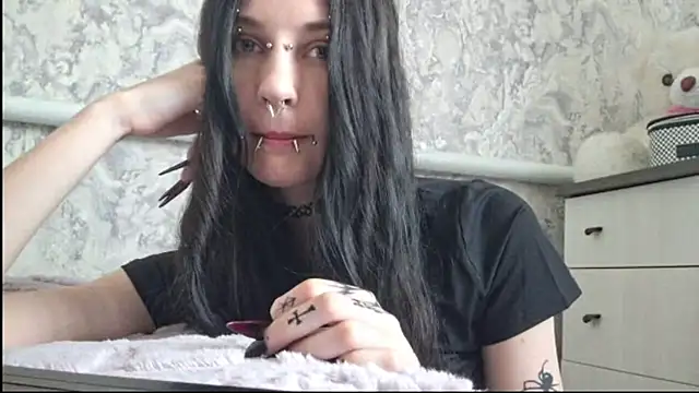 KrissyHiott online show from June 8, 2026, 4:13 am