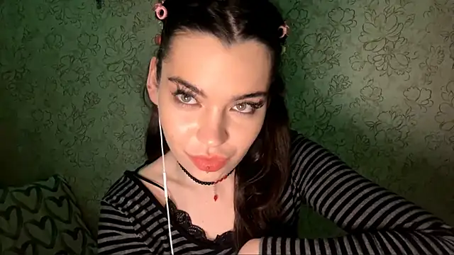Snapshot of LaceyBatter chatting on June 23, 2026, 9:24 pm LaceyBatter online show from June 23, 2026, 9:24 pm