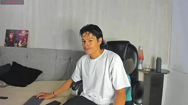 Snapshot of tommyhot7 chatting on June 25, 2026, 8:36 pm tommyhot7 online show from June 25, 2026, 8:36 pm