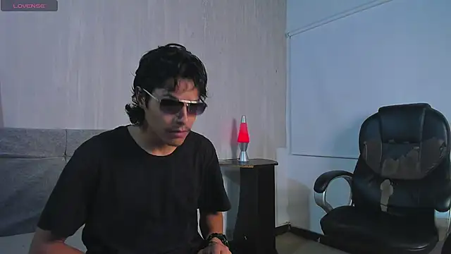 Snapshot of tommyhot7 chatting on July 9, 2026, 11:37 pm tommyhot7 online show from July 9, 2026, 11:37 pm