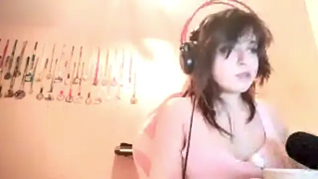 bunnyhoneylovehands online show from June 12, 2026, 9:56 pm