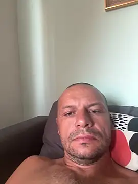 Snapshot of pchelka_para chatting on May 31, 2026, 6:41 am pchelka para online show from May 31, 2026, 6:41 am