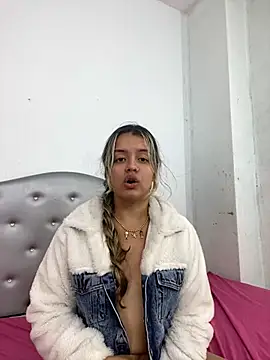 azulskyer online show from June 11, 2026, 2:53 am