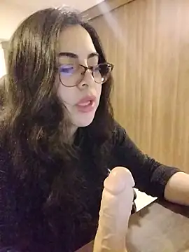 Snapshot of Roxxy_Sade chatting on June 17, 2026, 12:00 am Roxxy Sade online show from June 17, 2026, 12:00 am