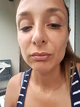 jasminelabeurette69 online show from June 2, 2026, 1:44 pm