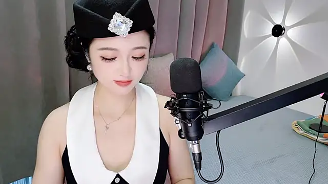 Momo-Wow online show from June 18, 2026, 6:12 am