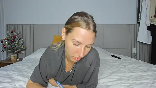 Snapshot of SofiClimbing chatting on December 23, 2025, 10:03 am SofiClimbing online show from December 23, 2025, 10:03 am