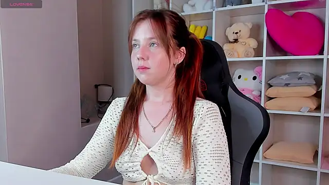 Snapshot of Violeta_Paul chatting on June 26, 2026, 9:04 am Violeta Paul online show from June 26, 2026, 9:04 am