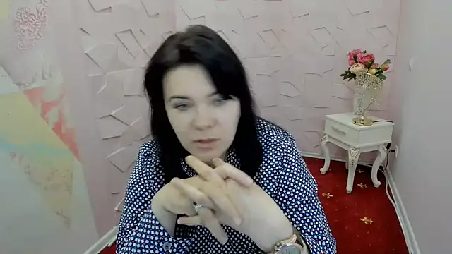 Julia reeves online show from June 1, 2026, 12:49 pm