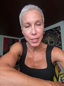 GymQueenCarmen online show from July 17, 2026, 6:32 am