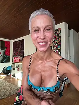 GymQueenCarmen online show from July 29, 2026, 5:28 am
