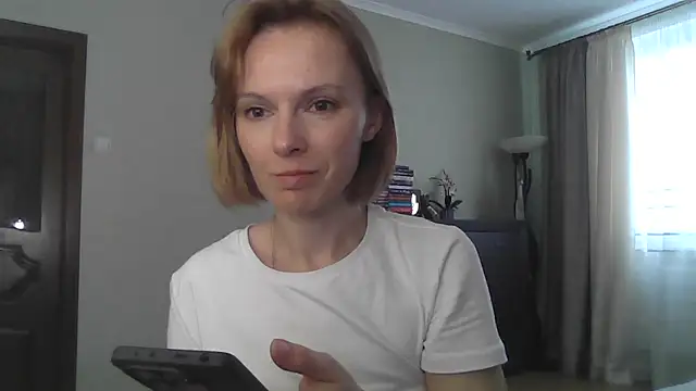 AdelleLovee  online show from June 4, 2026, 3:28 pm