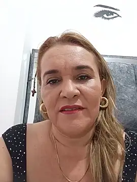 Sara hilton02 online show from June 8, 2026, 1:33 pm