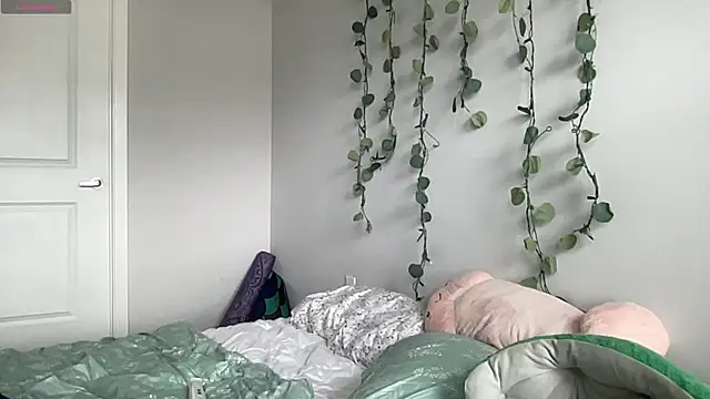 maddiliz online show from December 2, 2025, 7:04 pm