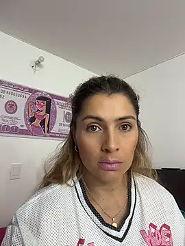 Snapshot of Ariza_a chatting on July 24, 2026, 7:21 pm Ariza a online show from July 24, 2026, 7:21 pm