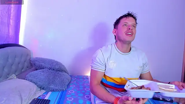 johnycooper08 online show from June 18, 2026, 5:18 pm