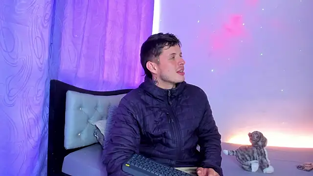 johnycooper08 online show from June 23, 2026, 12:47 pm
