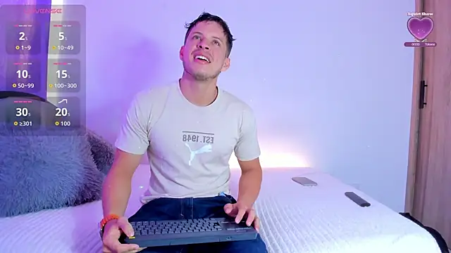 johnycooper08 online show from June 12, 2026, 12:36 pm
