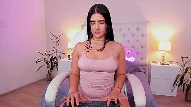 Tiffanny Gomez online show from June 25, 2026, 7:19 pm