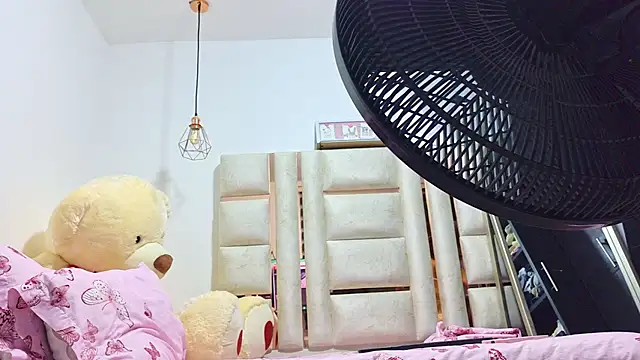 Snapshot of AriianaRosee chatting on July 7, 2026, 1:25 pm AriianaRosee online show from July 7, 2026, 1:25 pm