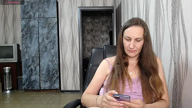 Snapshot of Yevgeshka-Milashka chatting on November 2, 2025, 1:27 pm Yevgeshka-Milashka online show from November 2, 2025, 1:27 pm