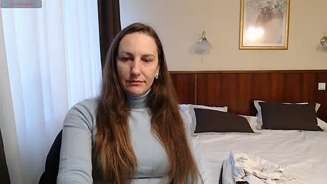 Snapshot of Yevgeshka-Milashka chatting on November 8, 2025, 7:12 am Yevgeshka-Milashka online show from November 8, 2025, 7:12 am