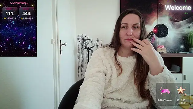 Snapshot of Yevgeshka-Milashka chatting on March 22, 2025, 6:54 am Yevgeshka-Milashka online show from March 22, 2025, 6:54 am