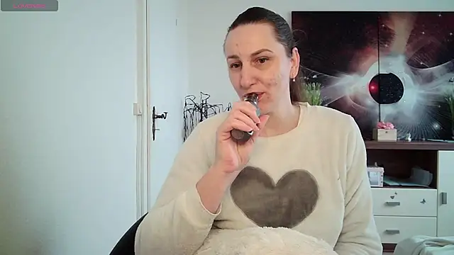 Snapshot of Yevgeshka-Milashka chatting on March 3, 2025, 7:35 am Yevgeshka-Milashka online show from March 3, 2025, 7:35 am