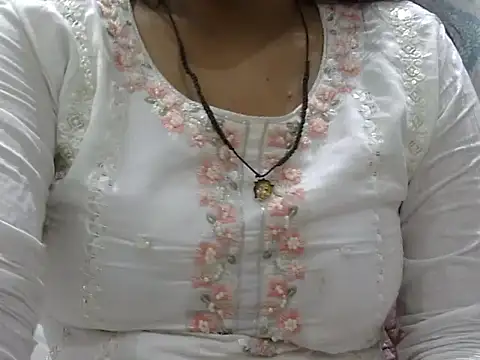 Snapshot of hey_darling_ chatting on July 10, 2026, 2:39 pm hey darling online show from July 10, 2026, 2:39 pm