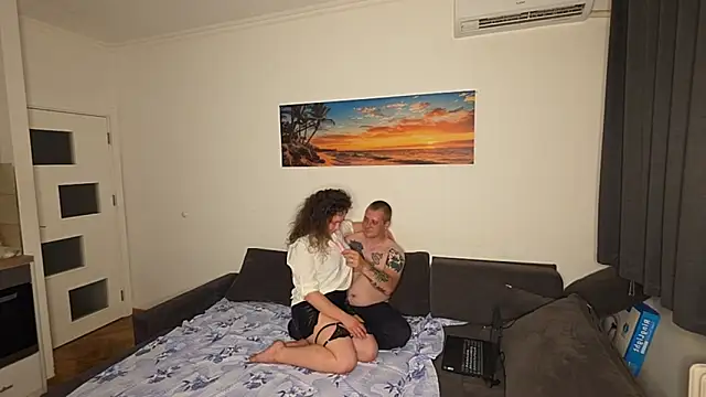 Desire Couple  online show from June 5, 2026, 6:46 pm