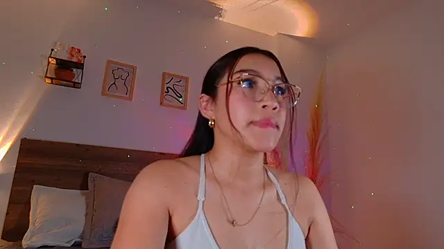  Emmakiss  online show from June 24, 2026, 10:51 pm