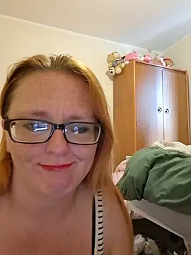 Snapshot of Naughtybutnicedaisy chatting on June 27, 2026, 12:33 pm Naughtybutnicedaisy online show from June 27, 2026, 12:33 pm