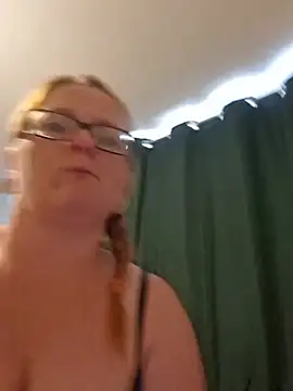 Snapshot of Naughtybutnicedaisy chatting on July 13, 2026, 3:44 pm Naughtybutnicedaisy online show from July 13, 2026, 3:44 pm