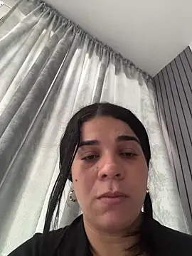 Snapshot of Siri_Luxx chatting on June 16, 2026, 4:40 pm Siri Luxx online show from June 16, 2026, 4:40 pm